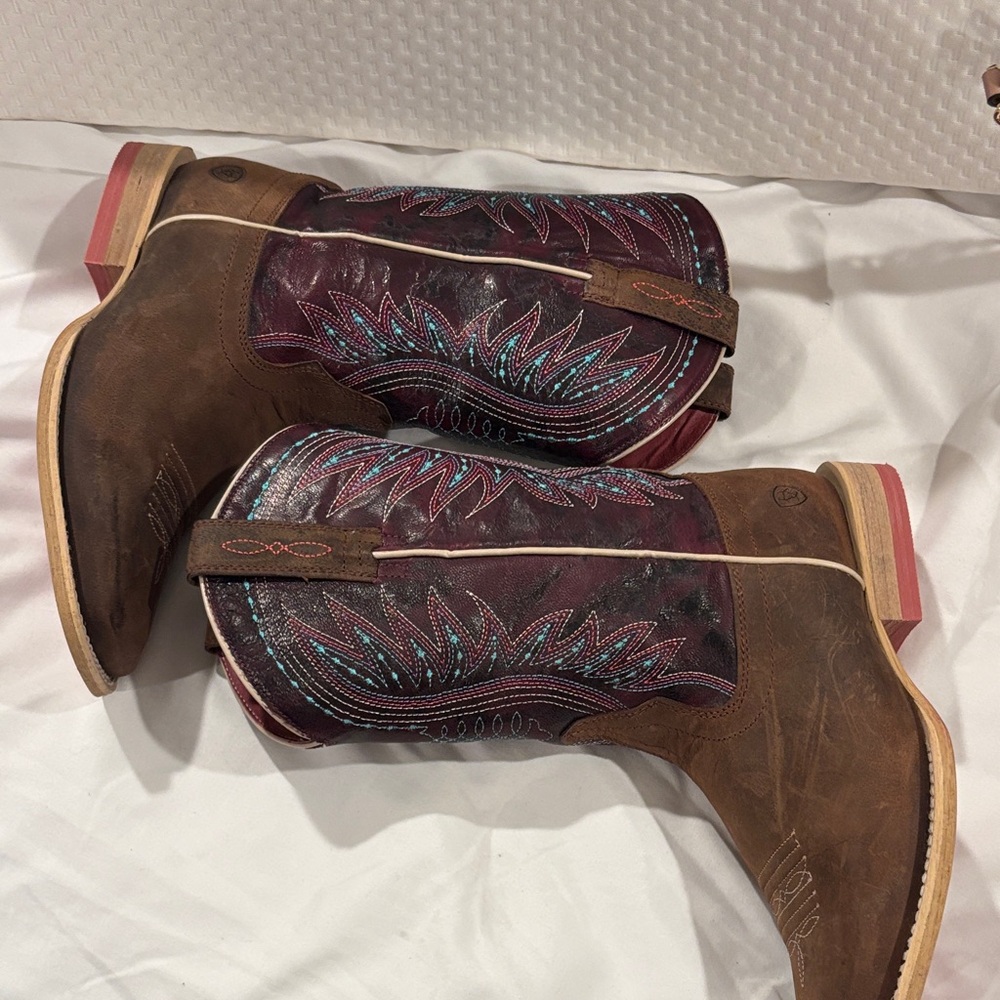 Ariat Brown and Red Kids Western Boots - Picture 3 of 10